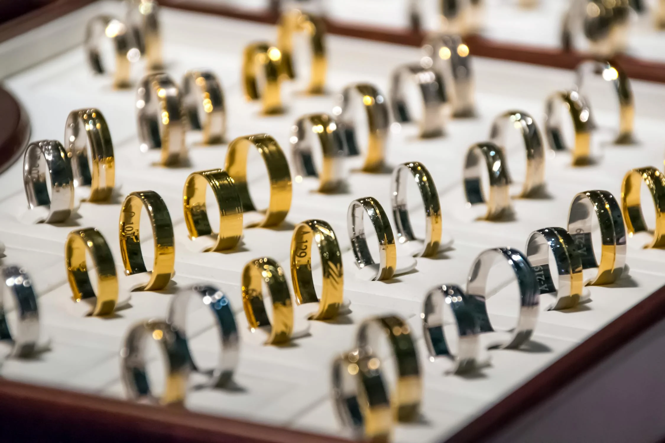 De nadelen van splinternieuwe sieraden kopen